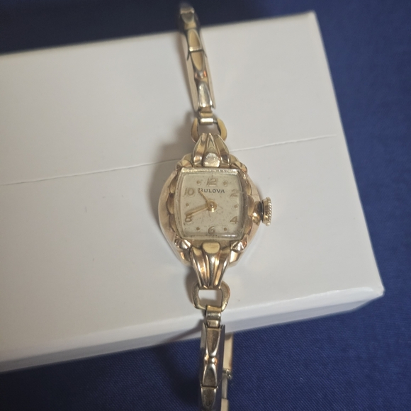 Bulova Women\'s Gold Watch Vintage